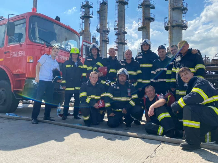 pompieri explozie rafinarie petromidia